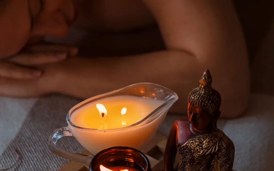 Süit hazırlığı · mumlar ve huzurlu köşe, Alev Spa
